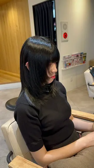 ミディアム 大阪ウルフカット ハッシュカットのヘアスタイル