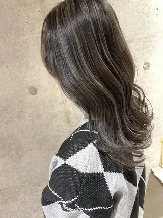 セミロング カラー ハイライトが 得意なニキです😊のヘアスタイル
