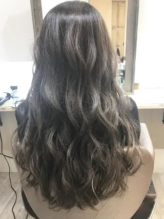 カラー 嶋村夏実🌼レイヤー 🌸白髪ぼかしのヘアスタイル