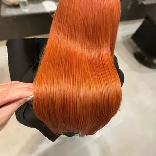 セミロング カラー ハイトーン/ウルフ/ レイヤー/Asukaのヘアスタイル