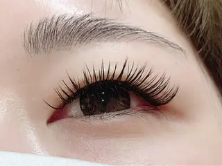 マツエク・マツパ アイブロウ 池袋駅韓国風🇰🇷 束感💗Tomoのマツエク・マツパデザイン