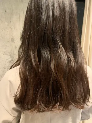 ロング ブリーチなしWカラー /地毛風/小林凪沙のヘアスタイル
