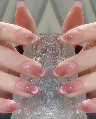 ネイル Lily Lily のネイルデザイン