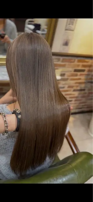 ロング 飯星慧斗 /ブリーチ、縮毛矯正のヘアスタイル