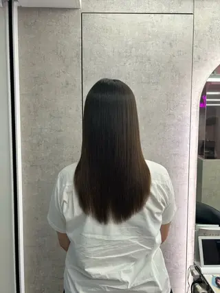 セミロング 髪質改善 山口蒼太のヘアスタイル