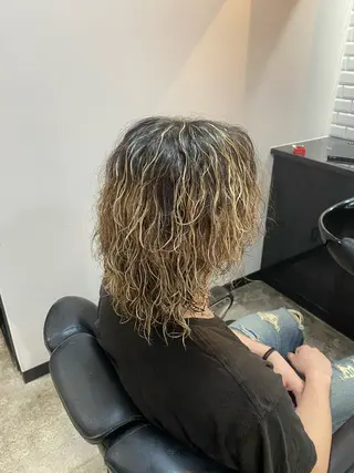 カラー パーマ メンズ 神谷 倖平のヘアスタイル