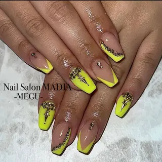ネイル MADIA藤沢所属・MADIA MEGUのネイルデザイン