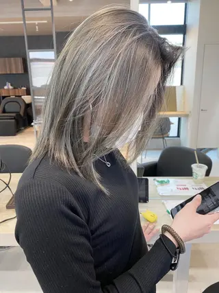 ミディアム カラー パーマ ヘアアレンジ ネイル マツエク・マツパ アイブロウ 井上 一平のヘアスタイル