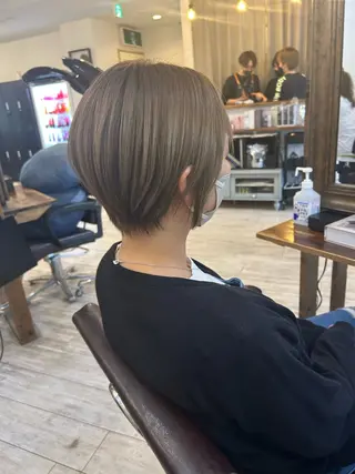 ショート カラー Dear所属・Dear 秋田有美のヘアスタイル