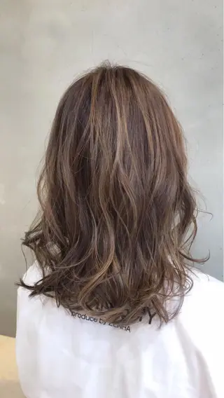 ミディアム カラー ヤマモト ミナミのヘアスタイル