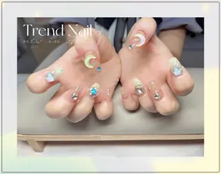 ミディアム トレンド ネイル スタジオのネイルデザイン