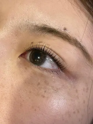 マツエク・マツパ cure所属・井上 真里奈のヘアスタイル