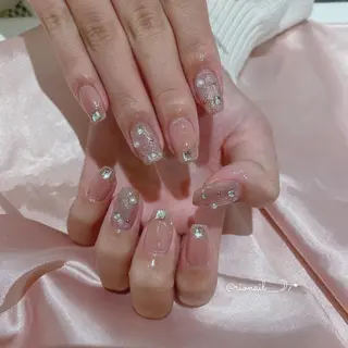 ネイル 𝘙𝘪𝘰𝘯𝘢 ...🕯🤍のネイルデザイン