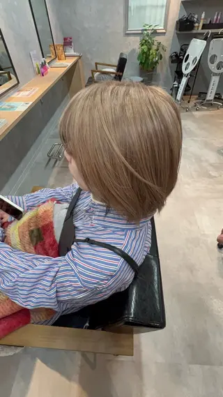 ミディアム motoトップカラー リスト/ブリーチカラのヘアスタイル