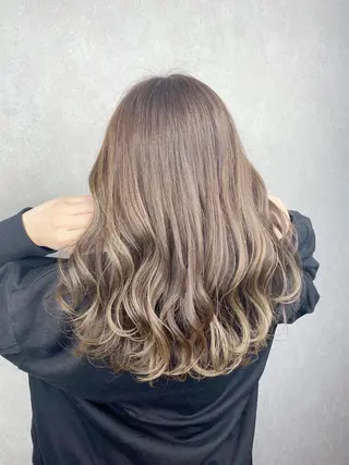 セミロング _White所属・ＳＨＩ ＺＵのヘアスタイル