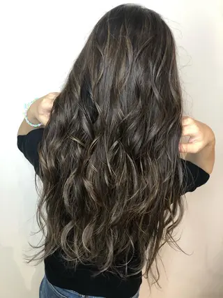 ロング カラー 小嶋 真滋のヘアスタイル