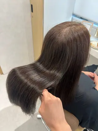 セミロング カラー SLASHスラッシュ 小西結奈のヘアスタイル
