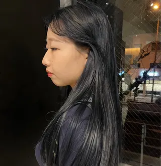 カラー sliver ・siki /YUIのヘアスタイル