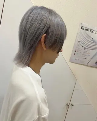 ショート カラー メンズ 今村公介 ブリーチ特化、派手髪のヘアスタイル