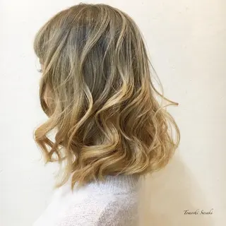 カラー ササキ トモシのヘアスタイル