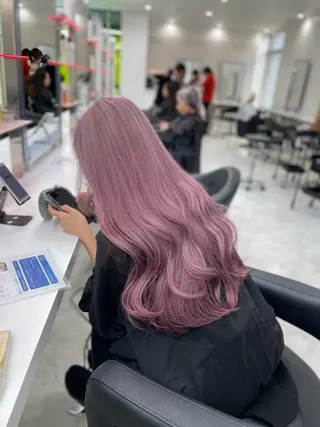 ロング カラー 透けるやわらか艶髪♡ ナチュラルストレートのヘアスタイル