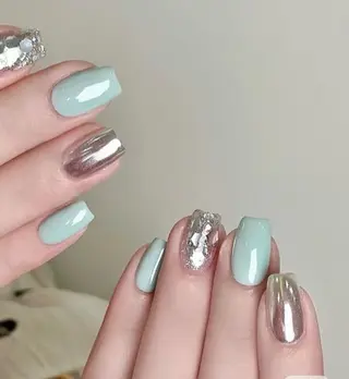 ネイル 高木 維麗絲のネイルデザイン