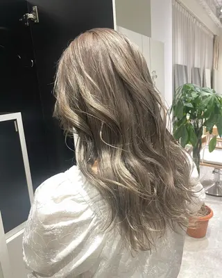 ロング カラー パーマ ヘアアレンジ 耳つぼ屋さん ‎🤍りりのヘアスタイル