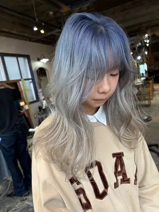 セミロング カラー ツキノキ ミナのヘアスタイル