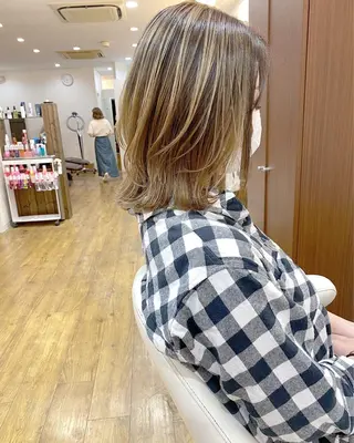 ミディアム 🌈ハイトーン/ ワタル🌈のヘアスタイル