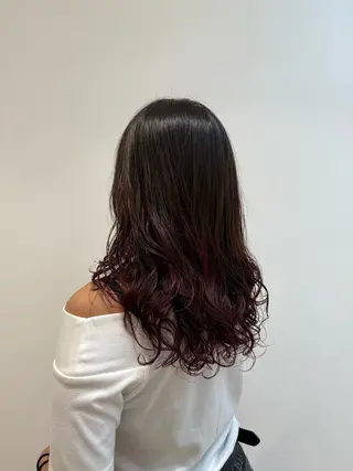 カラー パーマ 透け感×ハイトーン| パーマ カホ🪩🤍のヘアスタイル