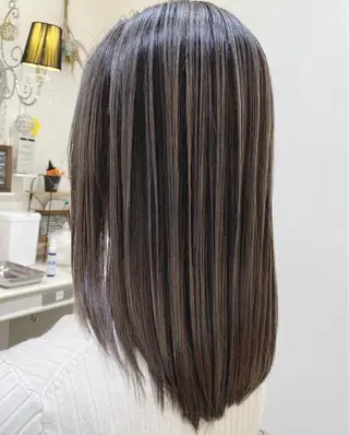 セミロング 三箇島 陽香のヘアスタイル