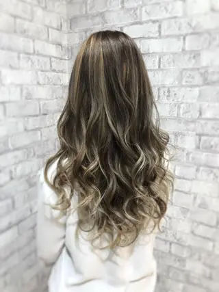 ロング カラー ヘアアレンジ 秋山 幸太のヘアスタイル