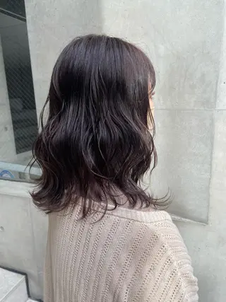 ミディアム なつめ🐶ショート ベージュカラーのヘアスタイル