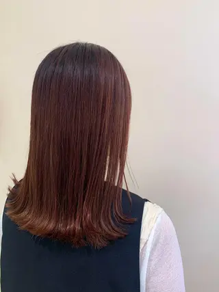 ミディアム 赤みオフの透明感職人 /ケア重視の美髪施術のヘアスタイル