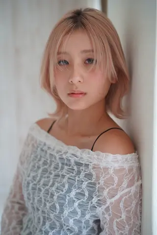 セミロング ヘアアレンジ 幕内 梨乃亜のヘアスタイル
