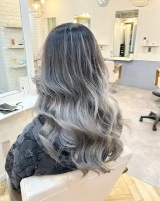 セミロング カラー FRAME+spa&hair roomなんば駅前店所属・🌸MAYU🌸 ハイトーン➕レイヤーのヘアスタイル