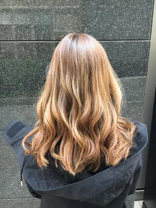 ロング 角床直哉 カラーカットNO 1のヘアスタイル