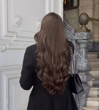 セミロング カラー サロウィン　神戸三宮店所属・三宮No.1ブリーチ 無しカラー/杉山太貴のヘアスタイル