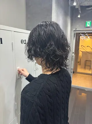 ミディアム パーマ 山田 瑛司のヘアスタイル