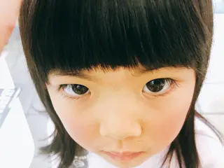 セミロング キッズ 本山　くせ毛のカット 尾島光季のヘアスタイル