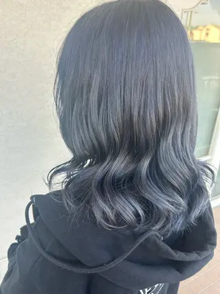 カラー YoLo.所属・村上 ななみのヘアスタイル