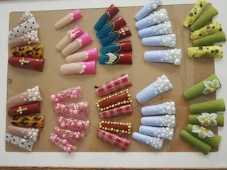 ネイル ONIKA Nail 青山通り店所属・ONIKA Nail 表参道A4徒歩2分のネイルデザイン