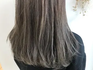 セミロング カラー スズキ シオリのヘアスタイル