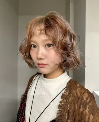 ショート SOL.所属・ハイトーンカラー/デ ザインカラー中川竜斗のヘアスタイル