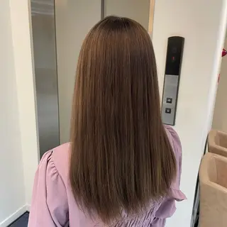 セミロング 亀山 由里菜のヘアスタイル