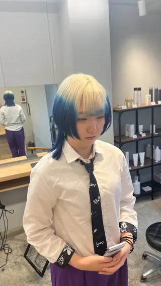 ミディアム カラー SALOWIN柏Suite所属・柏最安値インナー/ イヤリング/岡本智樹のヘアスタイル