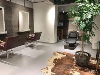 KAGAMI HIROSHIのヘアスタイル