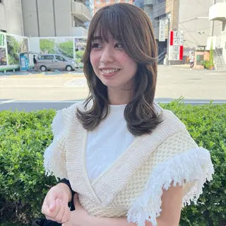 ミディアム カラー 江藤貴基 レイヤー カット【駅徒歩⑥歩】のヘアスタイル