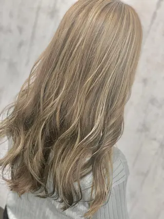 セミロング ブリーチ毛に縮毛矯正 ✨カラー✨山田 正幸のヘアスタイル