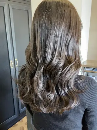 カラー VISEO ／ Suzuのヘアスタイル